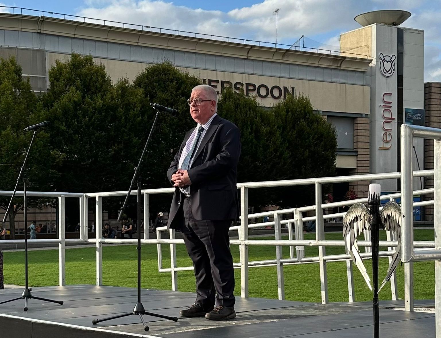 PCC John Tizard addressing at knife angel vigil